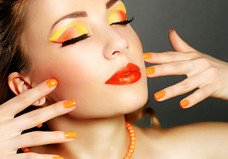 Maquiagem em laranja e amarelo para o verão