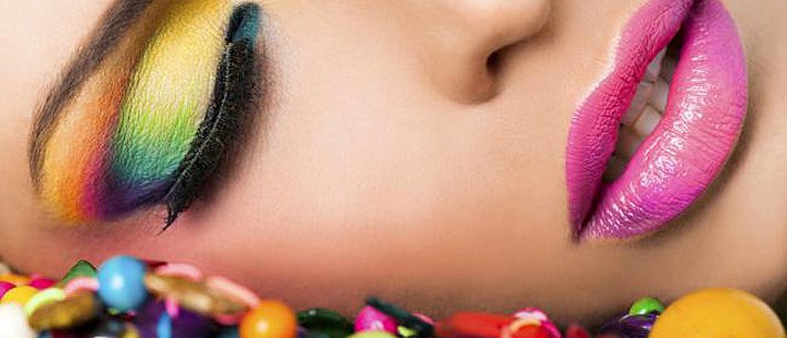 Razões para incorporar cor em sua maquiagem