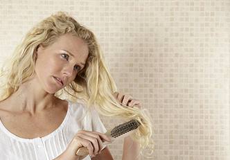 5 maus hábitos que danificam o cabelo