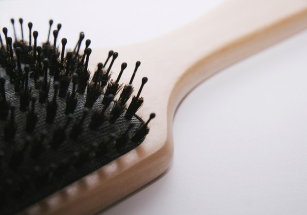 Dicas de como limpar suas escovas de cabelo