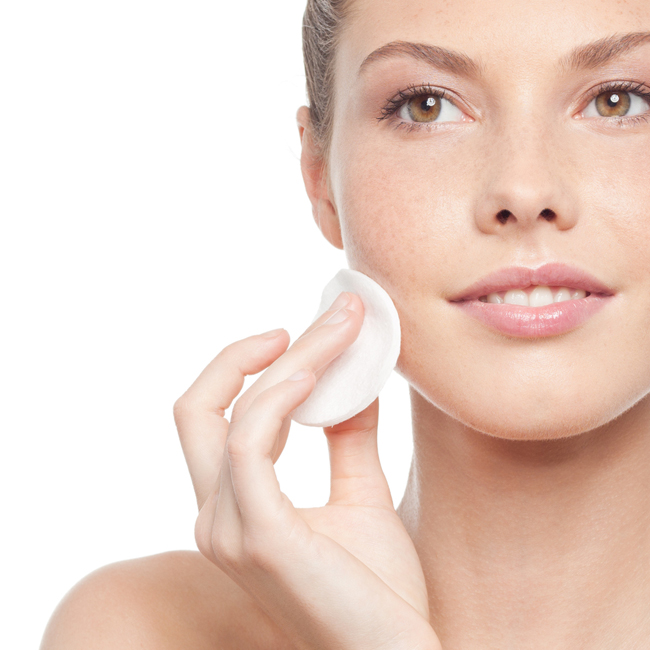 3 dicas para prevenir o aparecimento de espinhas no rosto