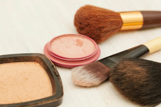 Razões pelas quais você não deve emprestar a sua maquiagem