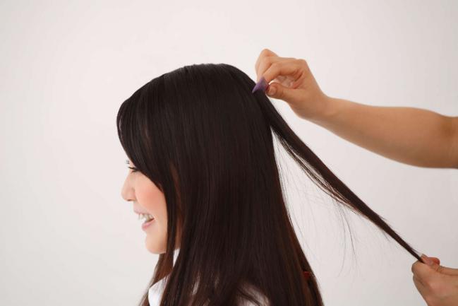 3 maneiras de cuidar do seu cabelo para protege-lo do calor que o danifica