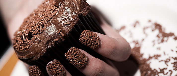 12 nail art de chocolate que você vai querer morder