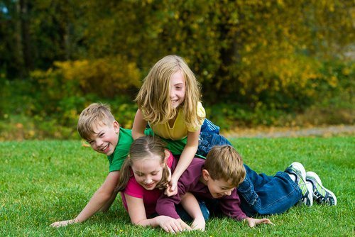 6 brincadeiras antigas para ensinar a nossos filhos