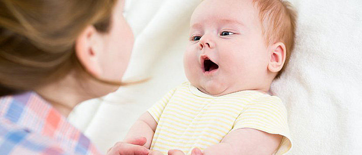 Conversar com bebês potencia seu desenvolvimento cerebral