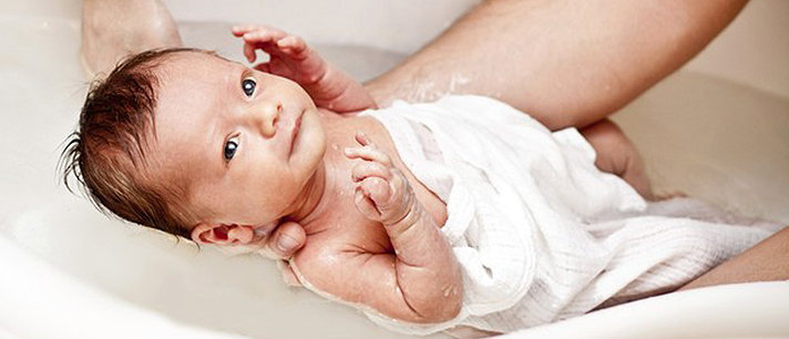 5 erros ao dar banho em um recém-nascido