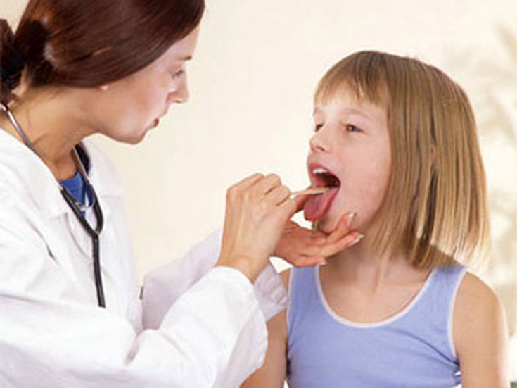 Faringite em crianças: sintomas, causas, tratamentos e mais!
